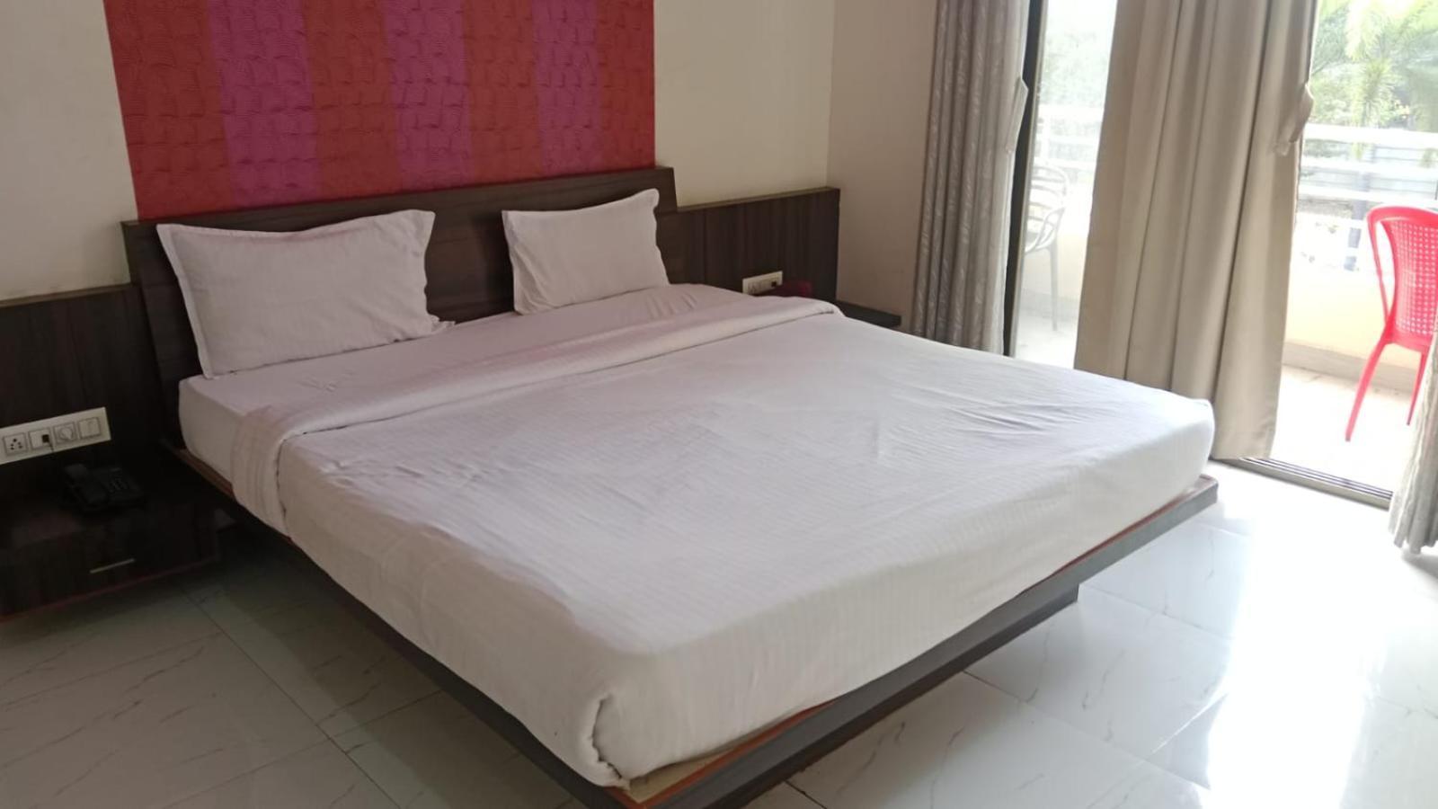 Hotel Swamiraj Indāpur Exterior photo
